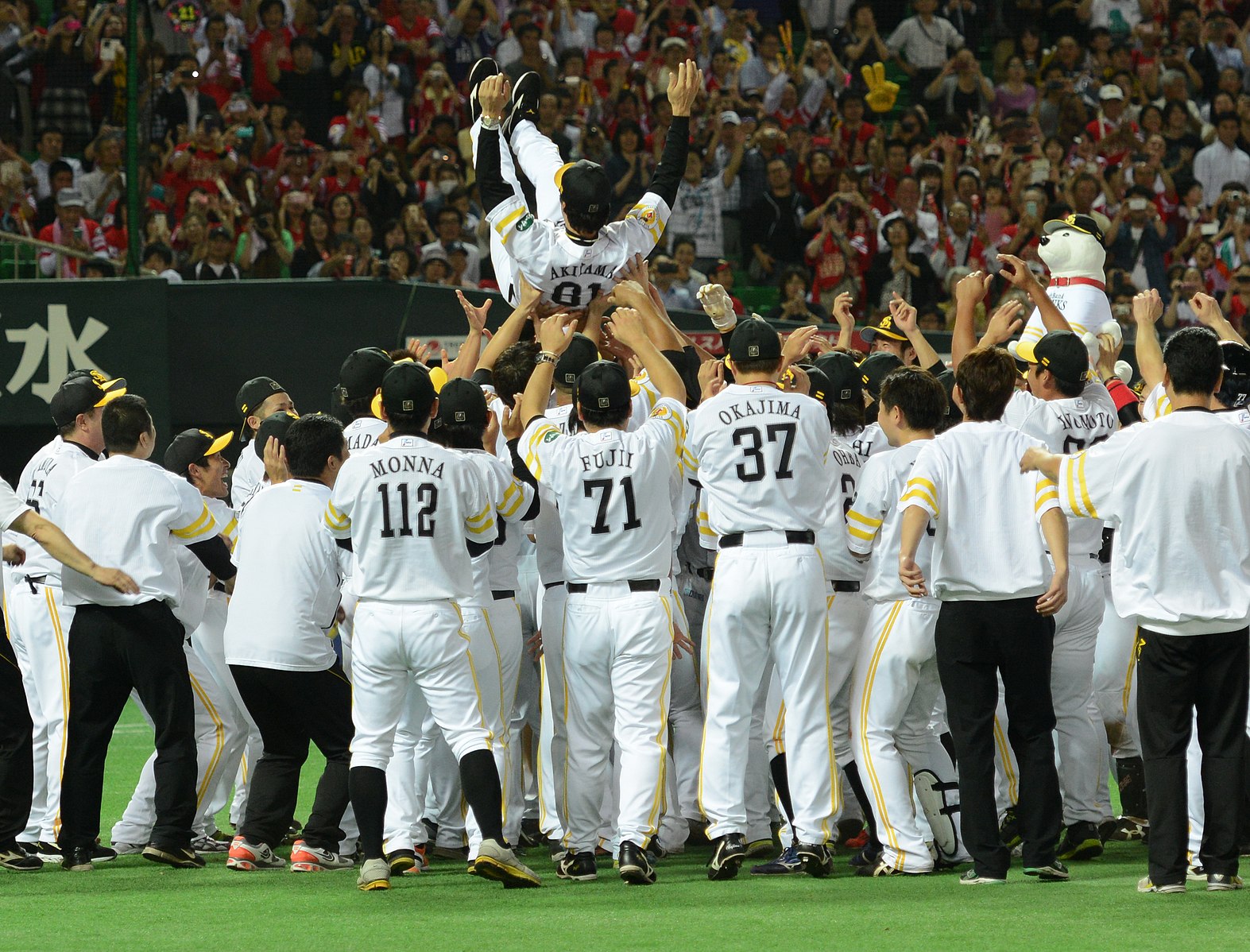 Fukuoka SoftBank Hawks dominate in recent games.